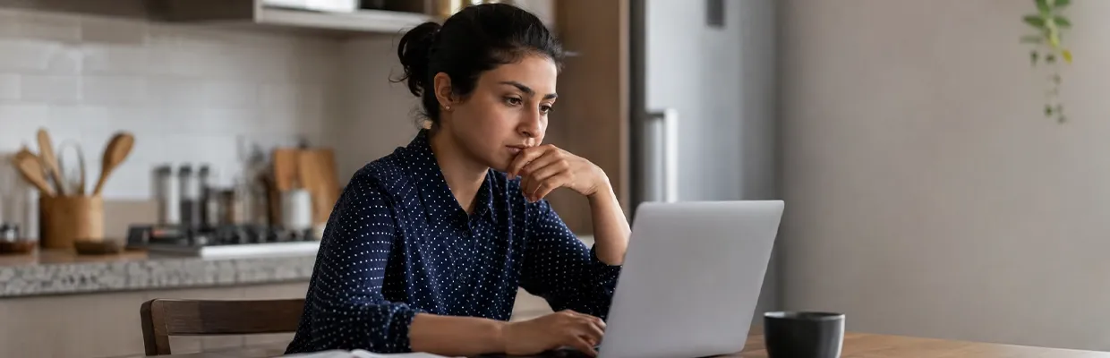 A young woman used her laptop at home